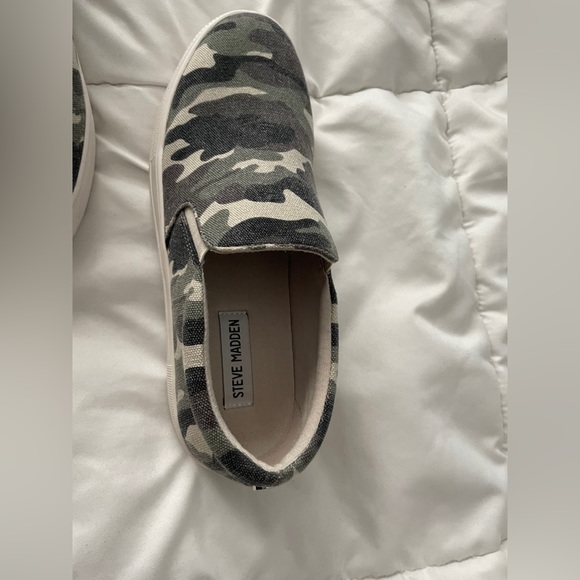 Steve Madden Camo Gills Sneakers - Picture 5 of 7